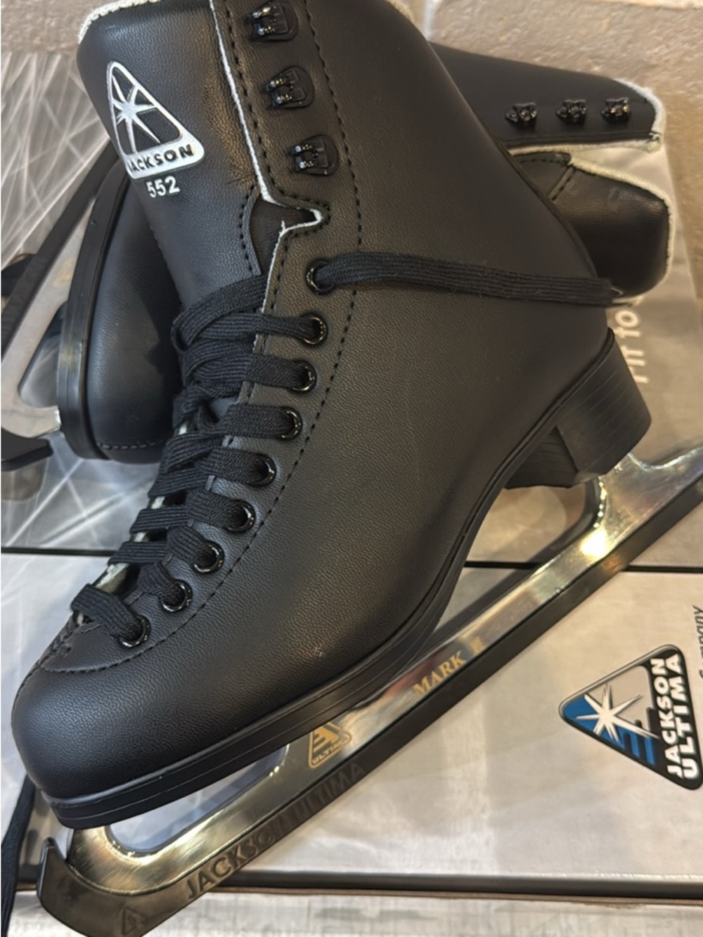 JACKSON Black Figure Ice Skates - Picture 4 of 5
